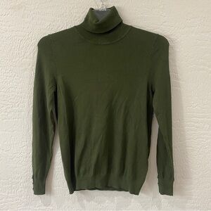 Charlie Paige Green Turtleneck Sweater top sz Medium - long sleeved